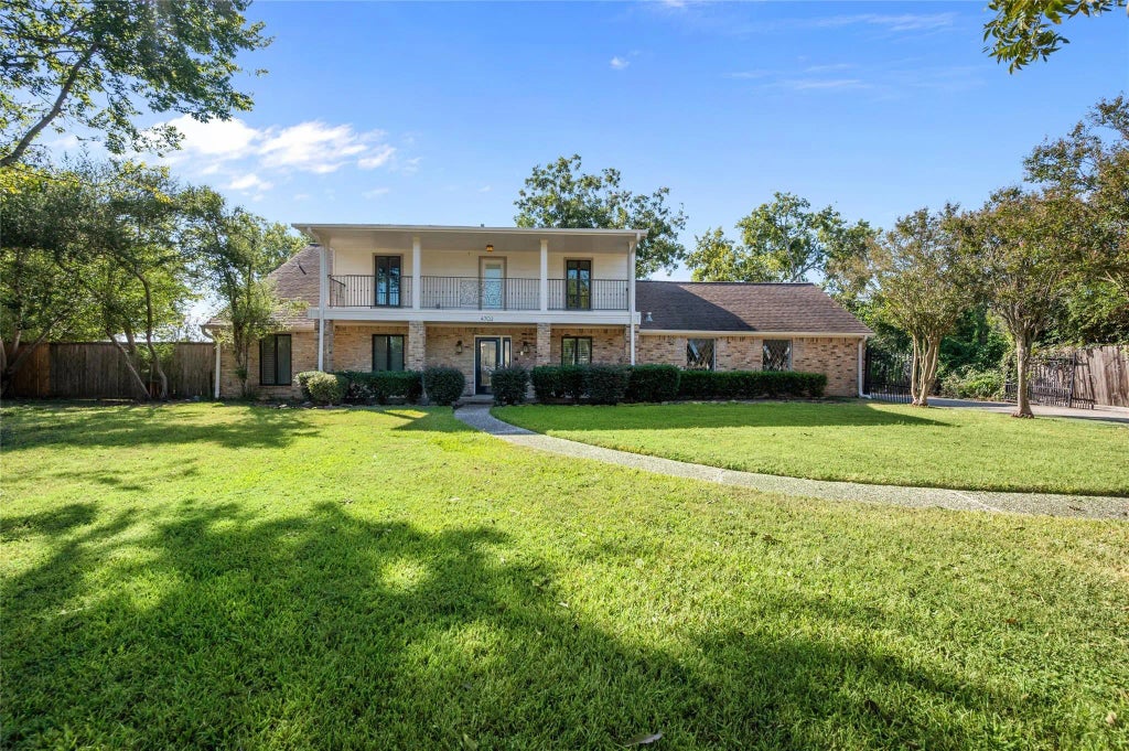 4702 Bayou Vista Drive, Houston