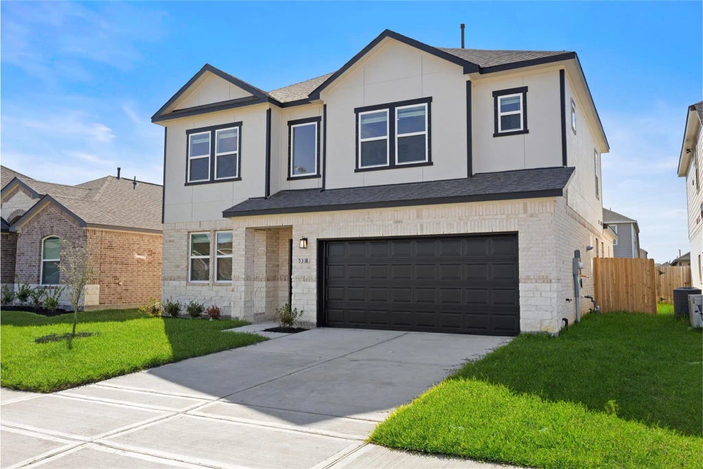 5318 Latigo Court, Alvin