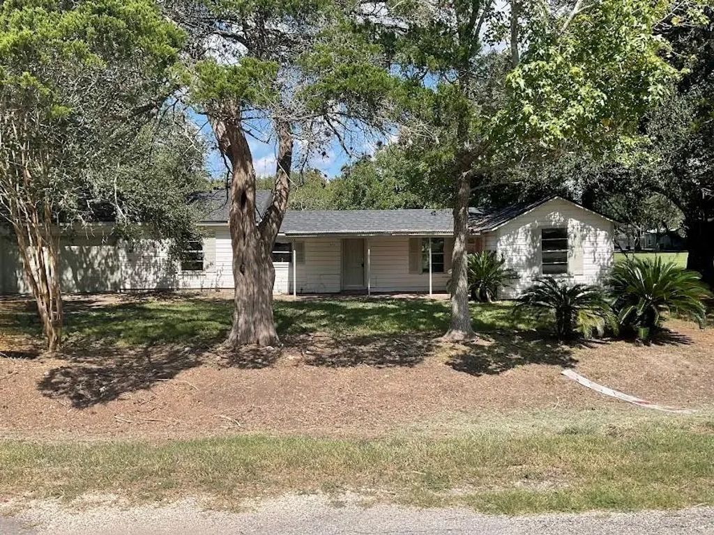 1329 Adams Road, Bay City
