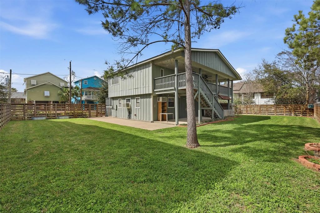 221 Oak Road, Clear Lake Shores