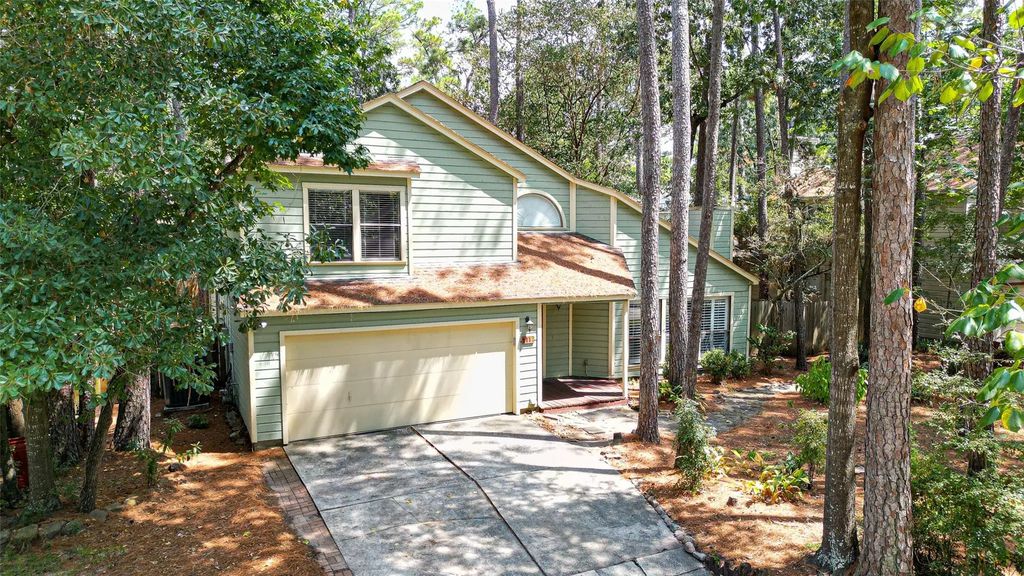 11 N Mossrock Road, The Woodlands