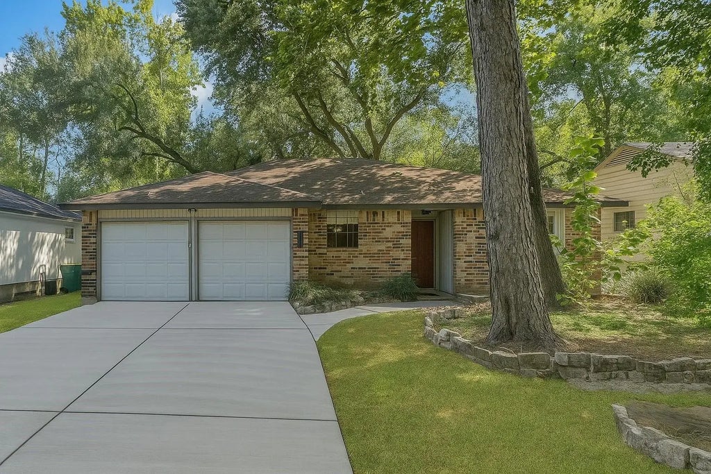 83 Summer Crest Circle, The Woodlands