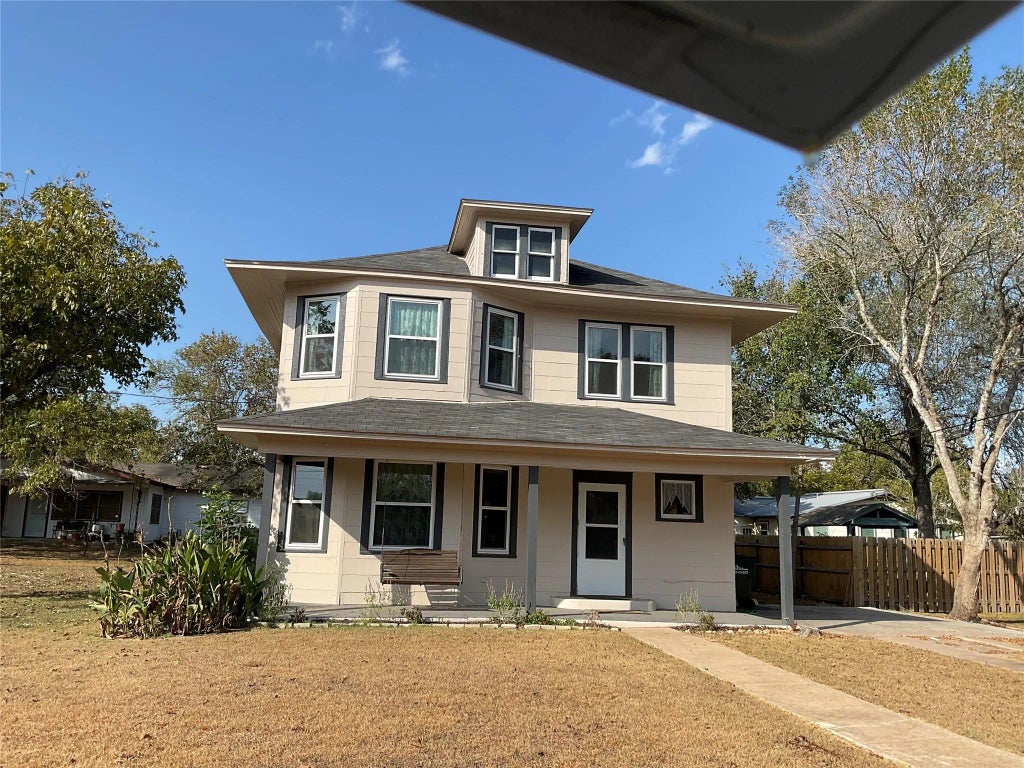 1203 E Third Street, Hallettsville