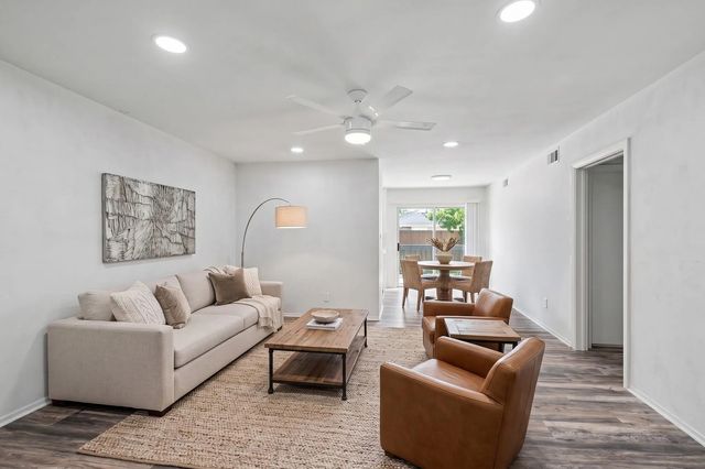 8211 Kingsbrook Road 205, Houston