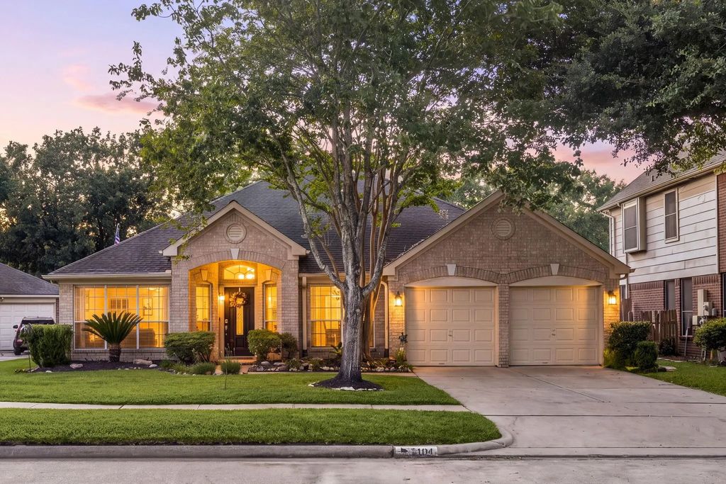 5104 Carefree Drive, League City