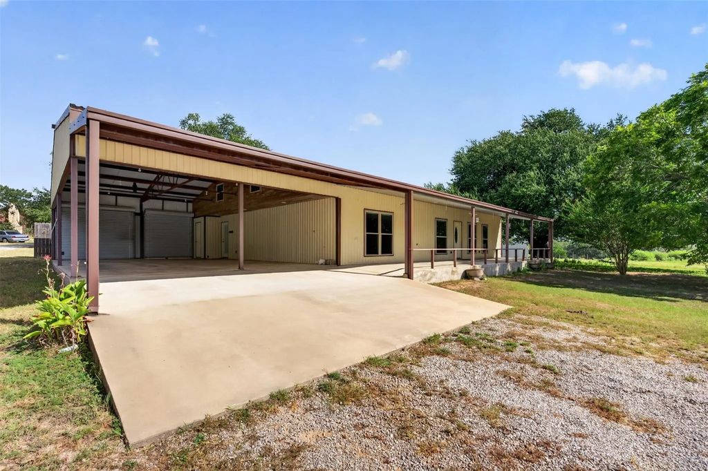 3961 Clay Creek Road, Brenham
