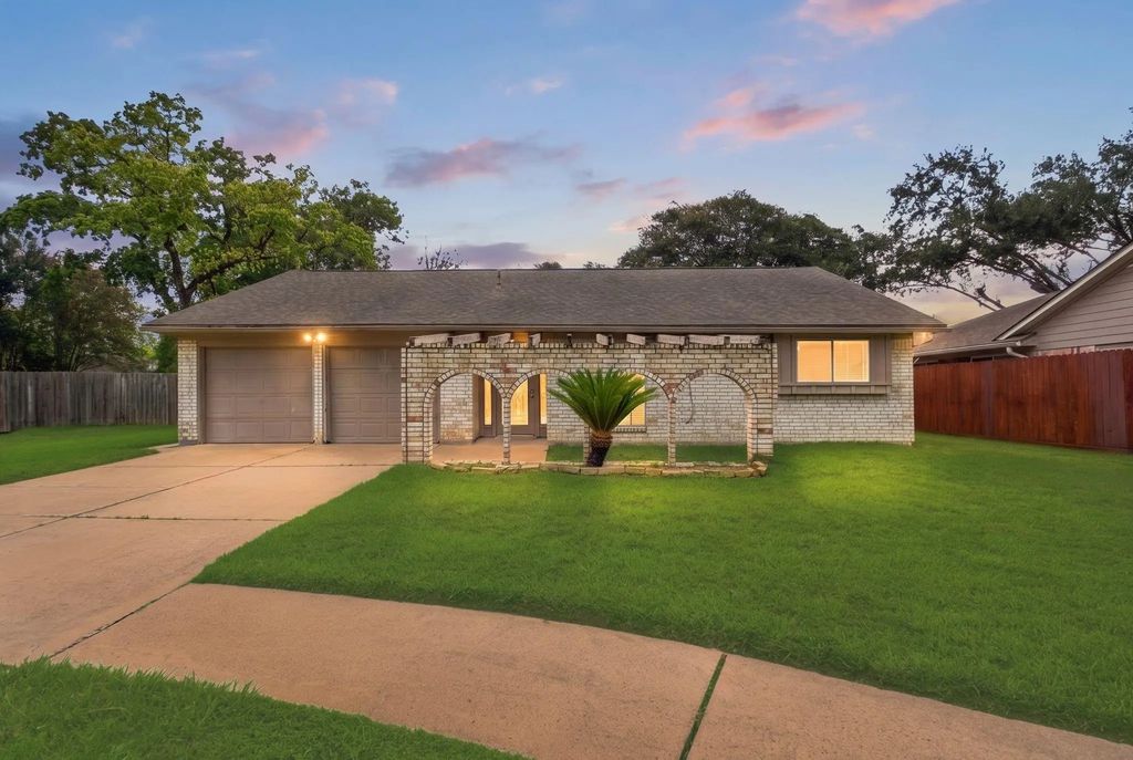 16338 Autumn Wind Drive, Houston