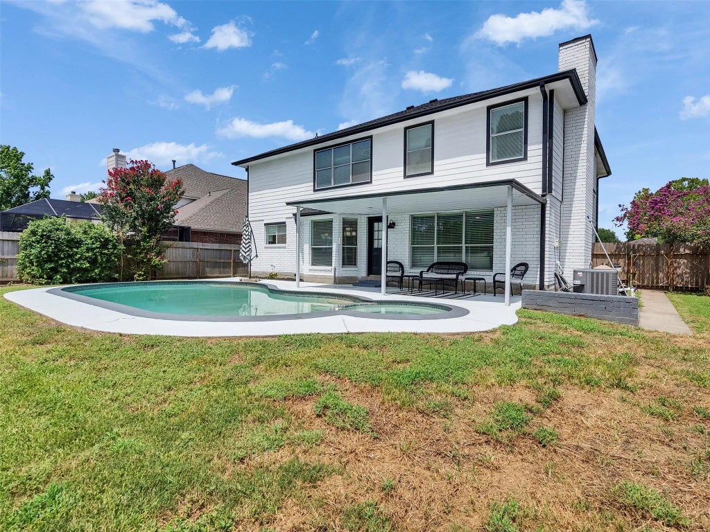 2605 S Mission Circle, Friendswood