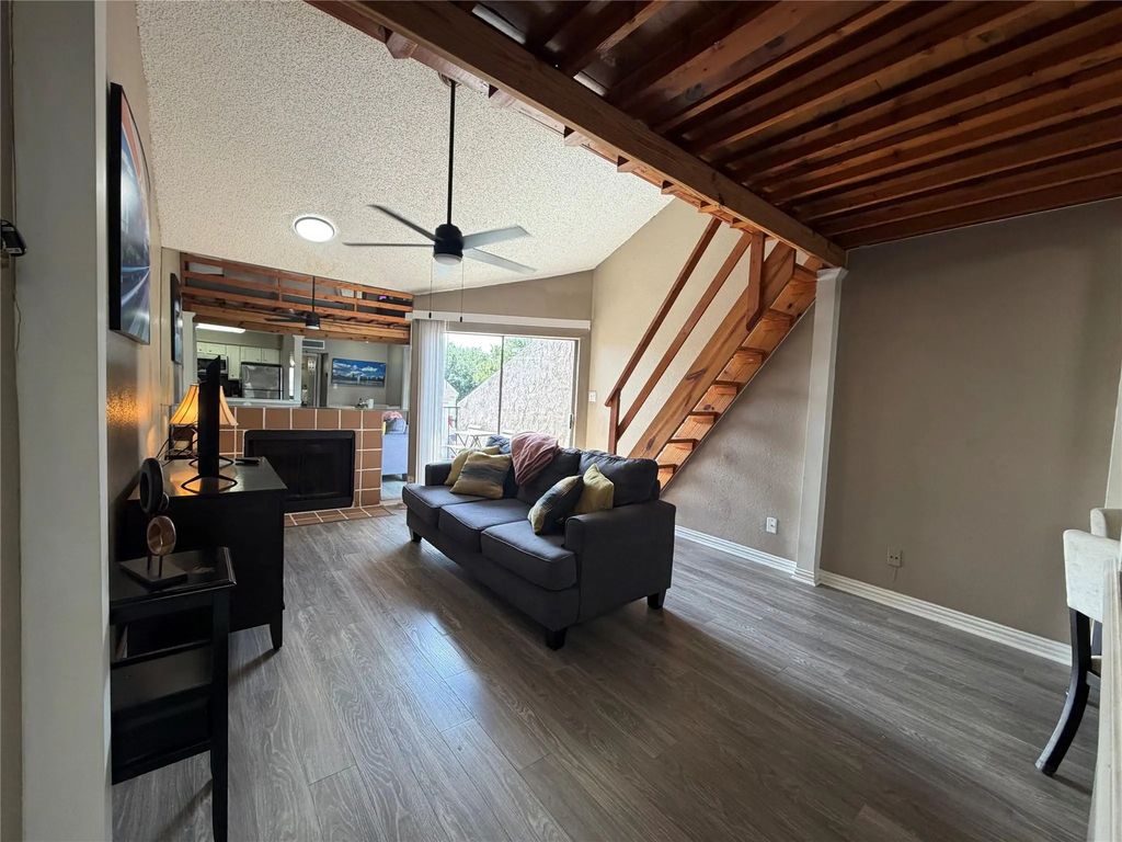 10855 Meadowglen Lane 8, Houston