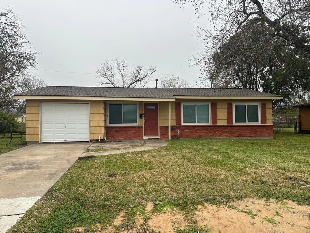 116 Forest Oaks Lane, Lake Jackson