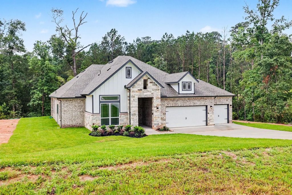 13847 Bourbon Rose, Willis