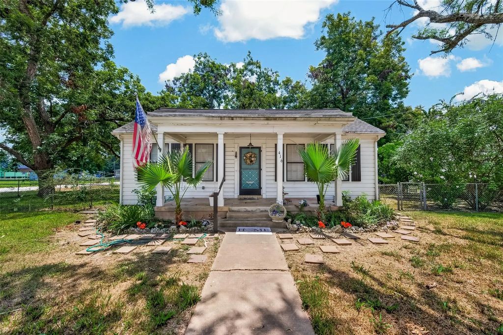 416 E Caney Street, Wharton