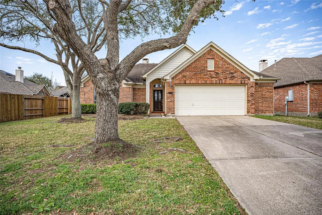 2215 Waters Edge Lane, League City