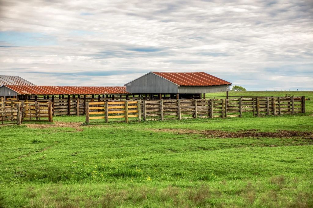 9502 Seward Plantation Road, Brenham