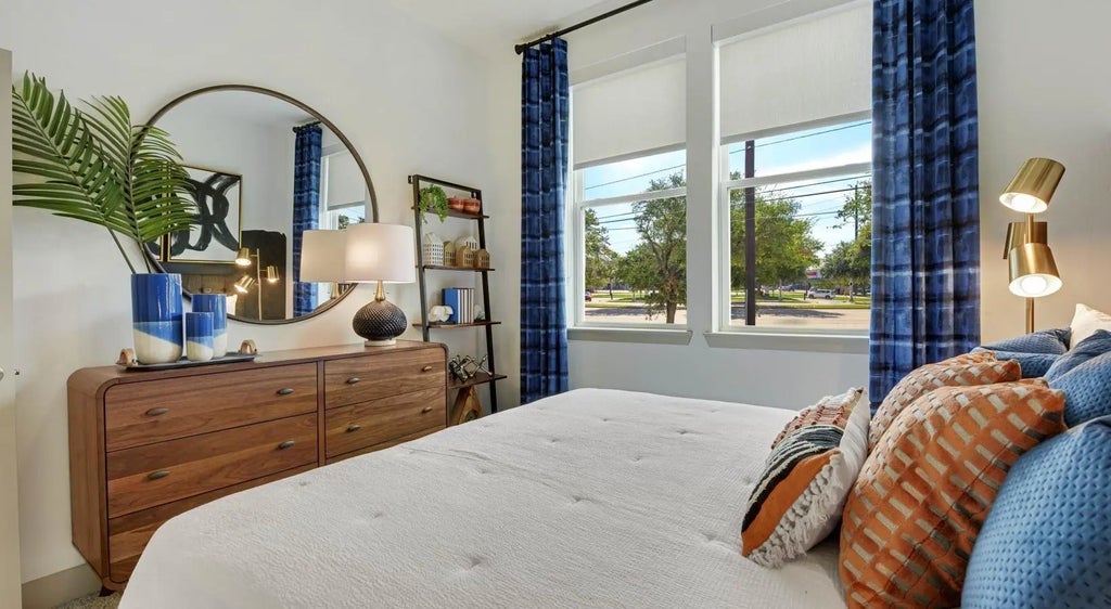 9330 Main Street 366, Houston