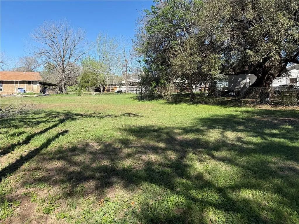 706 Grant Street, Cuero