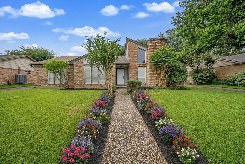 14915 Sun Harbor Drive, Houston
