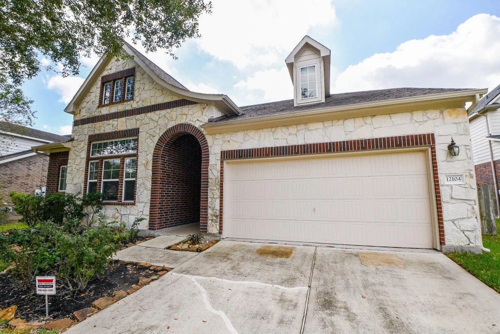 12104 Dawn Mist Court, Pearland