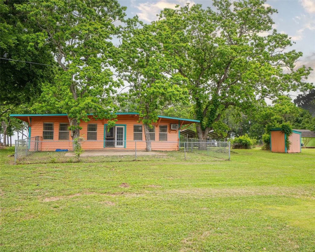 357 County Road 296, Sargent