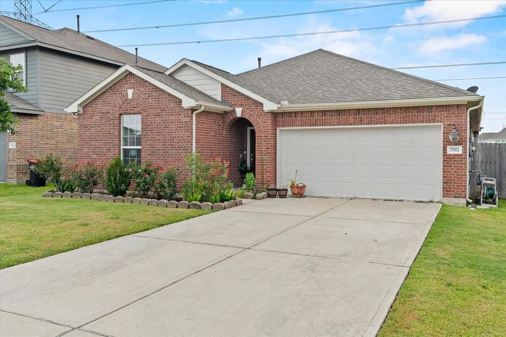 7911 Wood Hollow Drive, Baytown