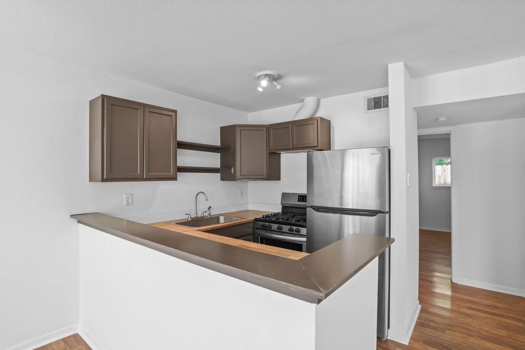 1408 Hughes Street 11, Houston