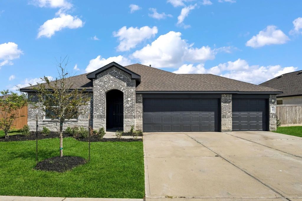 901 Brazos Trail, Dayton