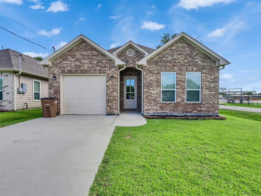 4102 Hill Avenue, Dickinson