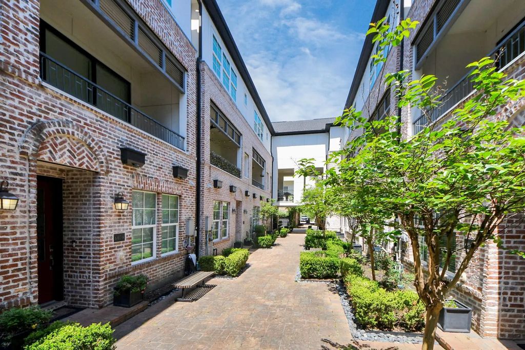 6072 Kansas Street, Houston
