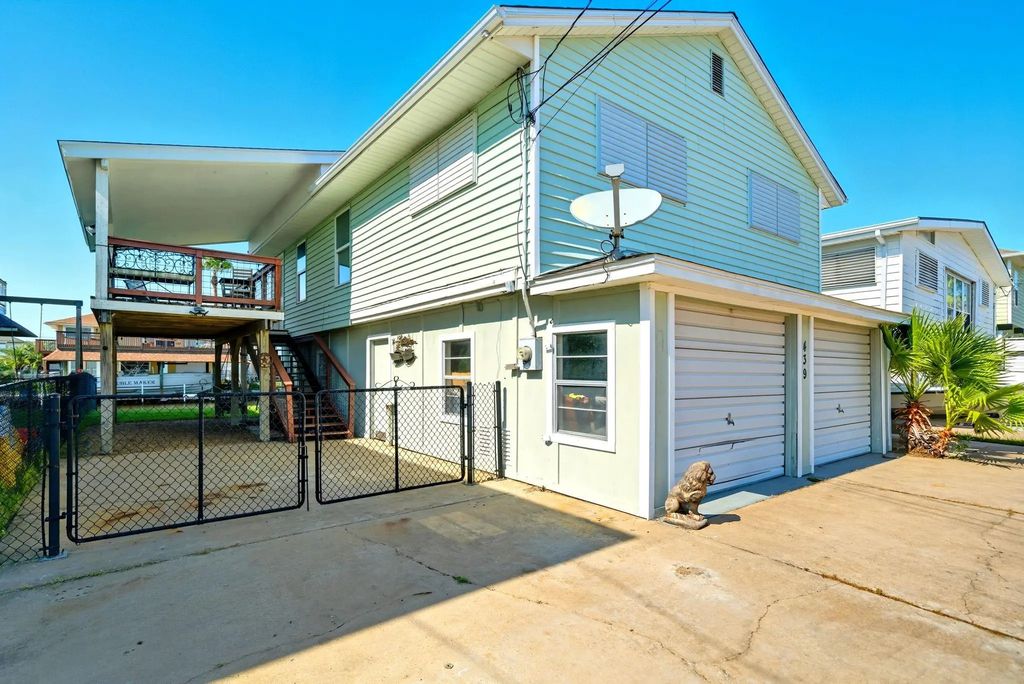 439 Pompano Street, Bayou Vista