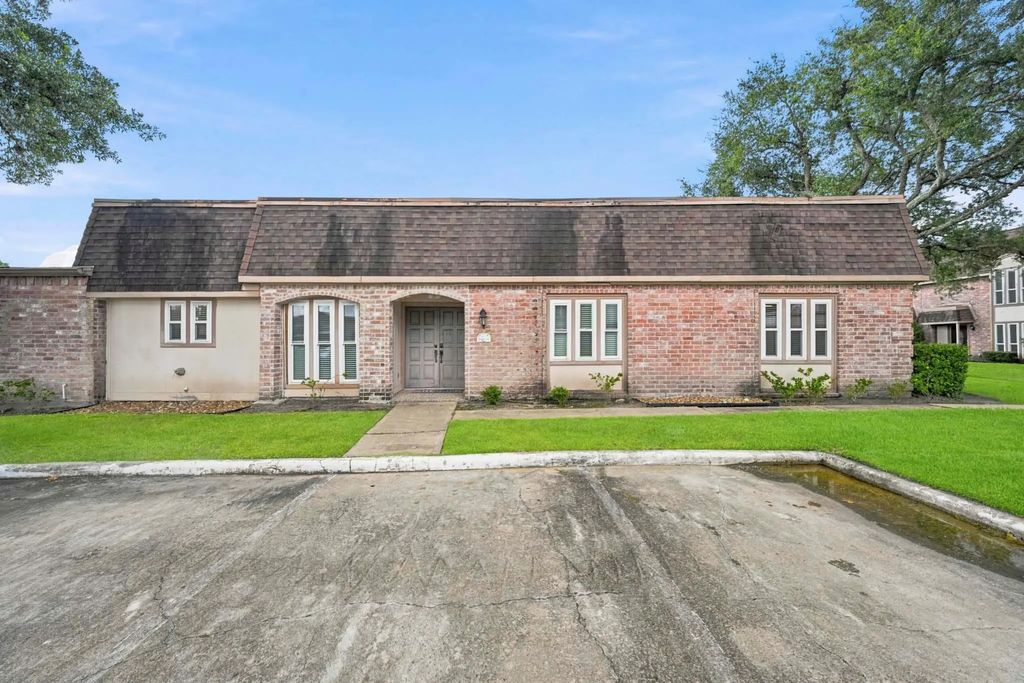 2931 Camelot Lane, Missouri City
