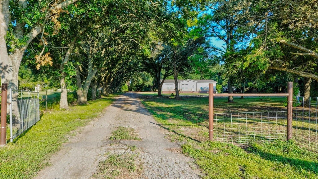 6109 County Road 225, East Bernard