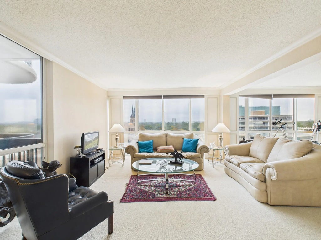 5001 Woodway Drive 1104, Houston