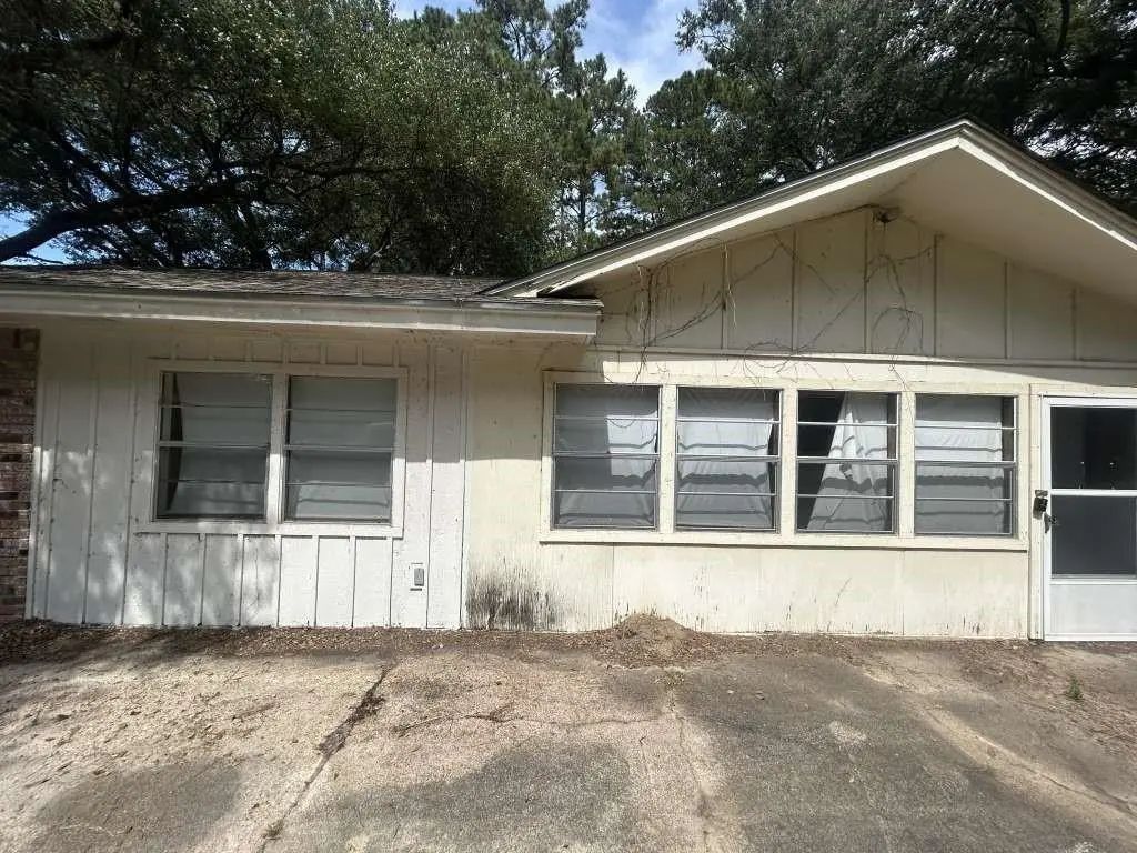 1806 S Elizabeth Avenue, Kirbyville