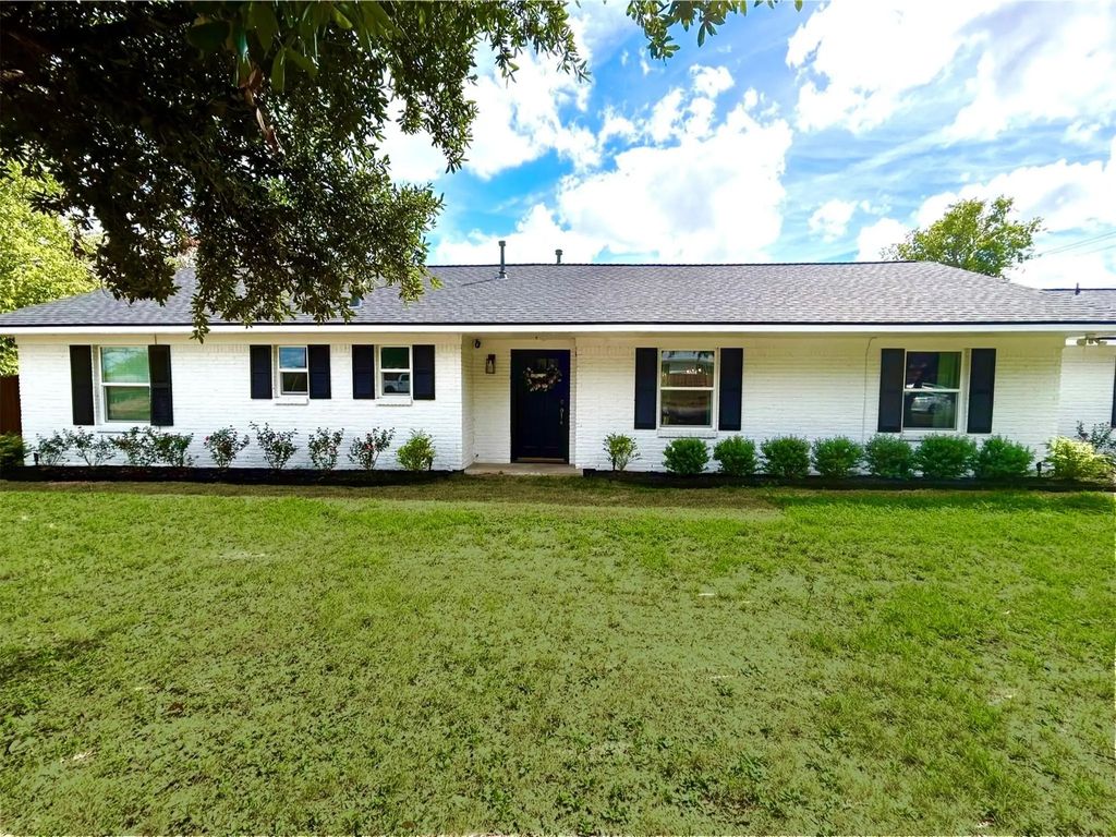 1012 Winding Road, College Station