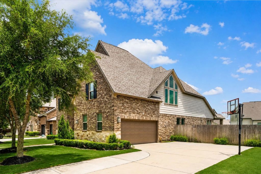 1907 Sapphire Pines Lane, Rosenberg