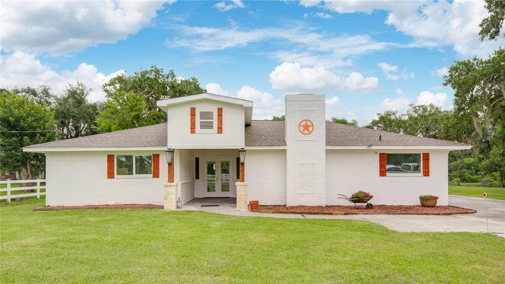 623 County Road 687, Angleton