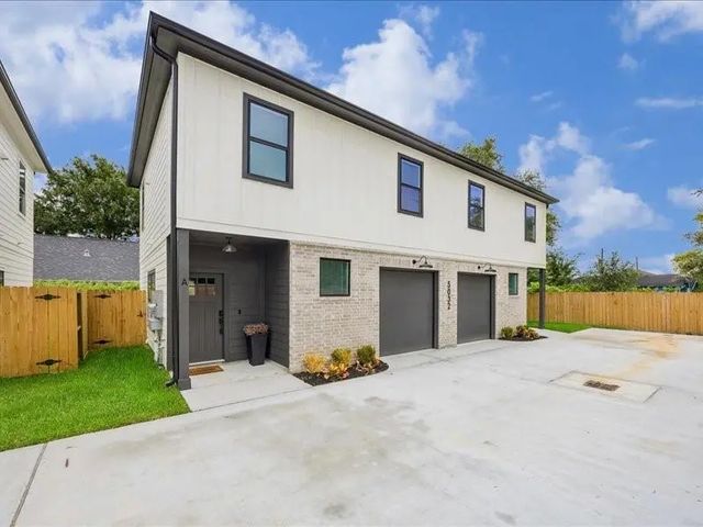 5032 Mallow St A B, Houston
