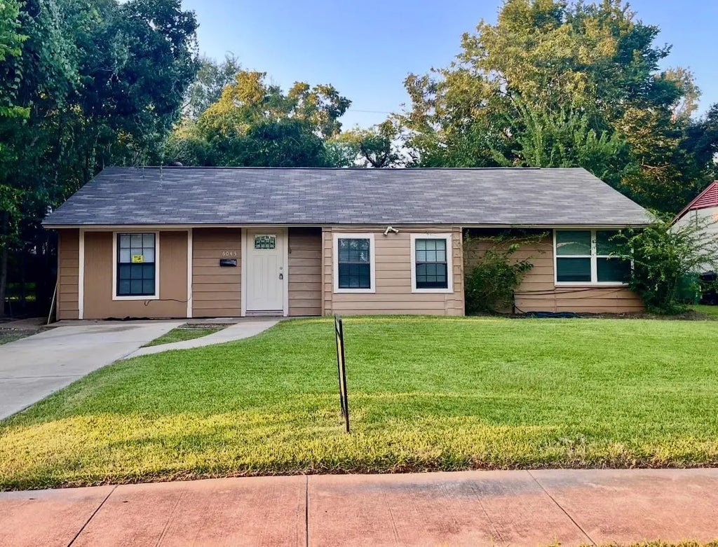 6043 Lyndhurst Drive, Houston