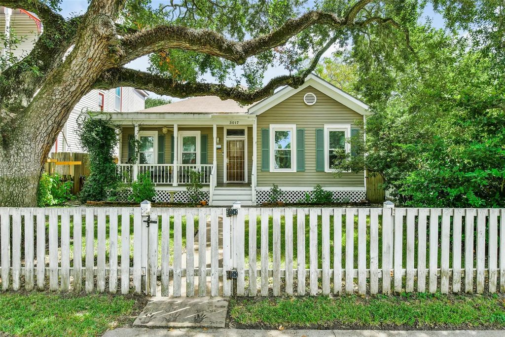 3017 Bernardo De Galvez Avenue, Galveston