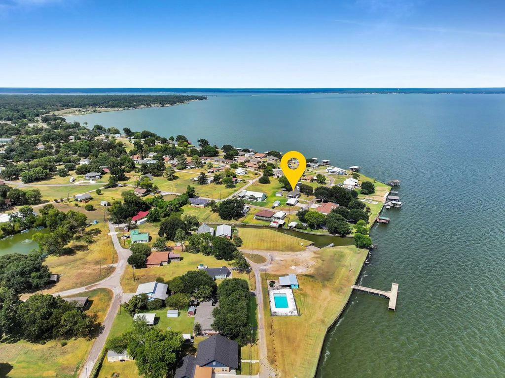 300 Fishermans Bend Dr, Point Blank