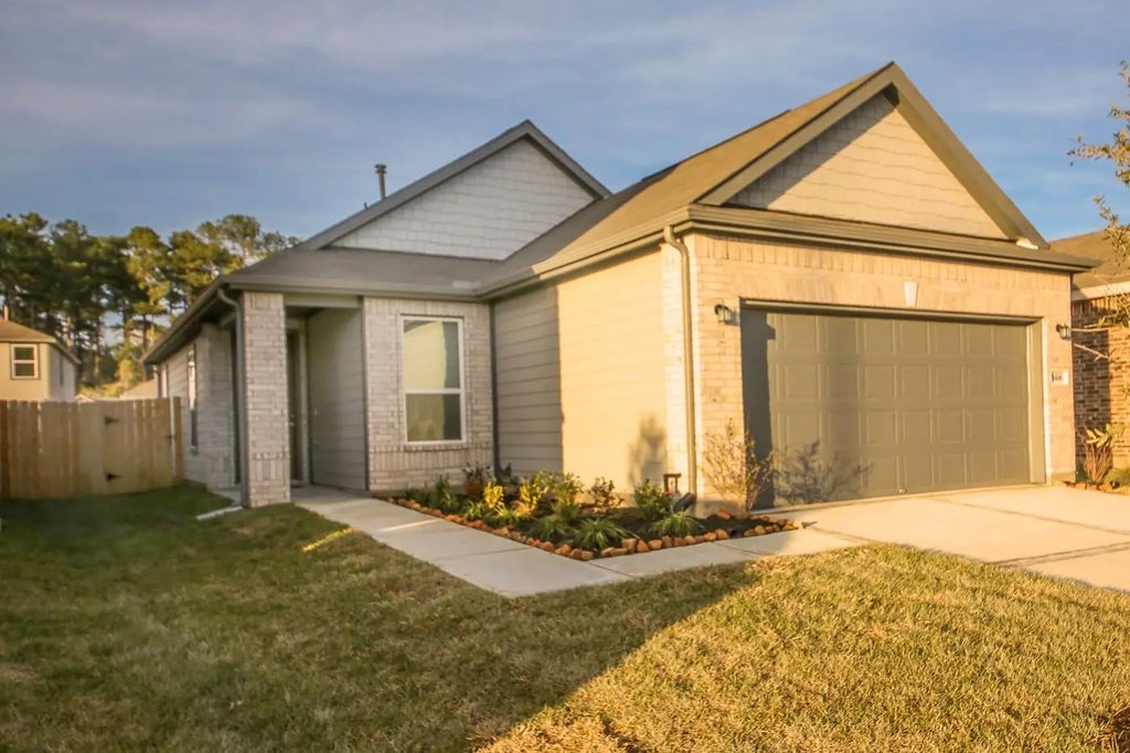 9406 Castillo Court, Magnolia