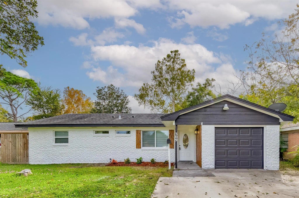 309 Robbie Street, La Marque