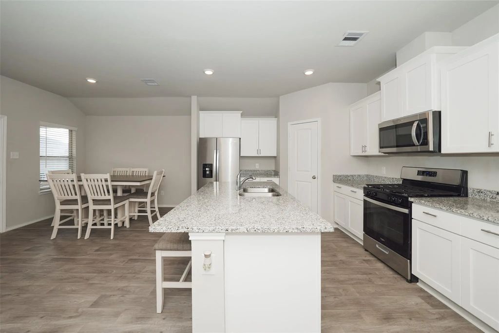2407 Divot Lane, Navasota