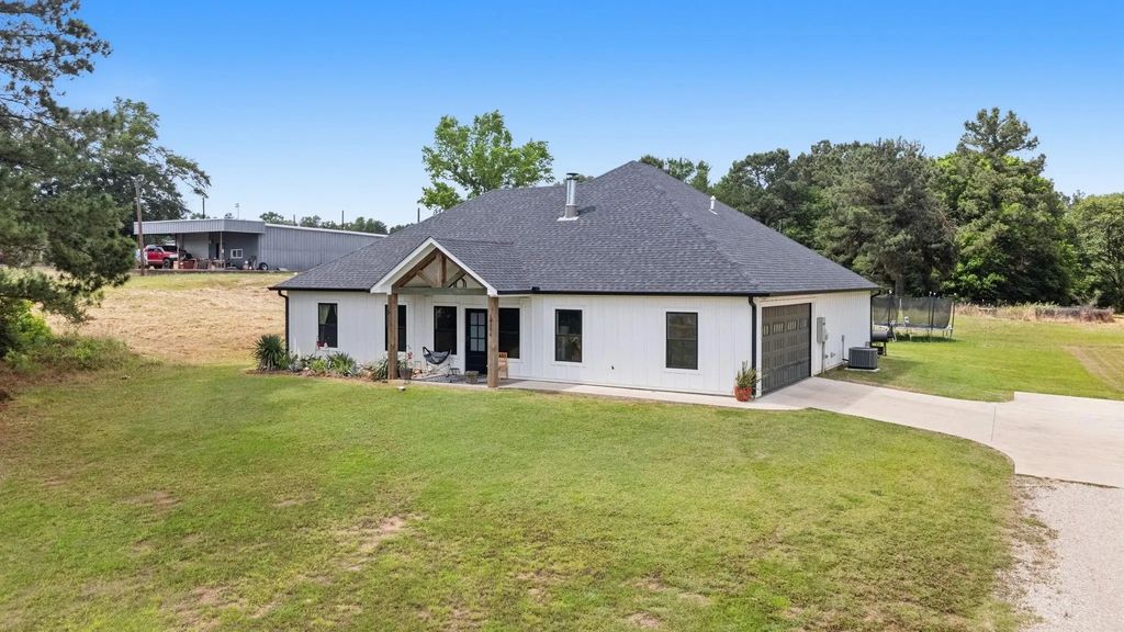 10374 St Hwy 204, Cushing
