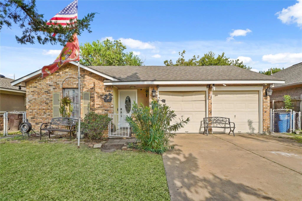 611 Iowa Street, South Houston