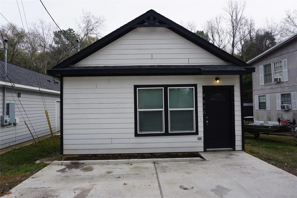 9810 Arbor Oak, Willis