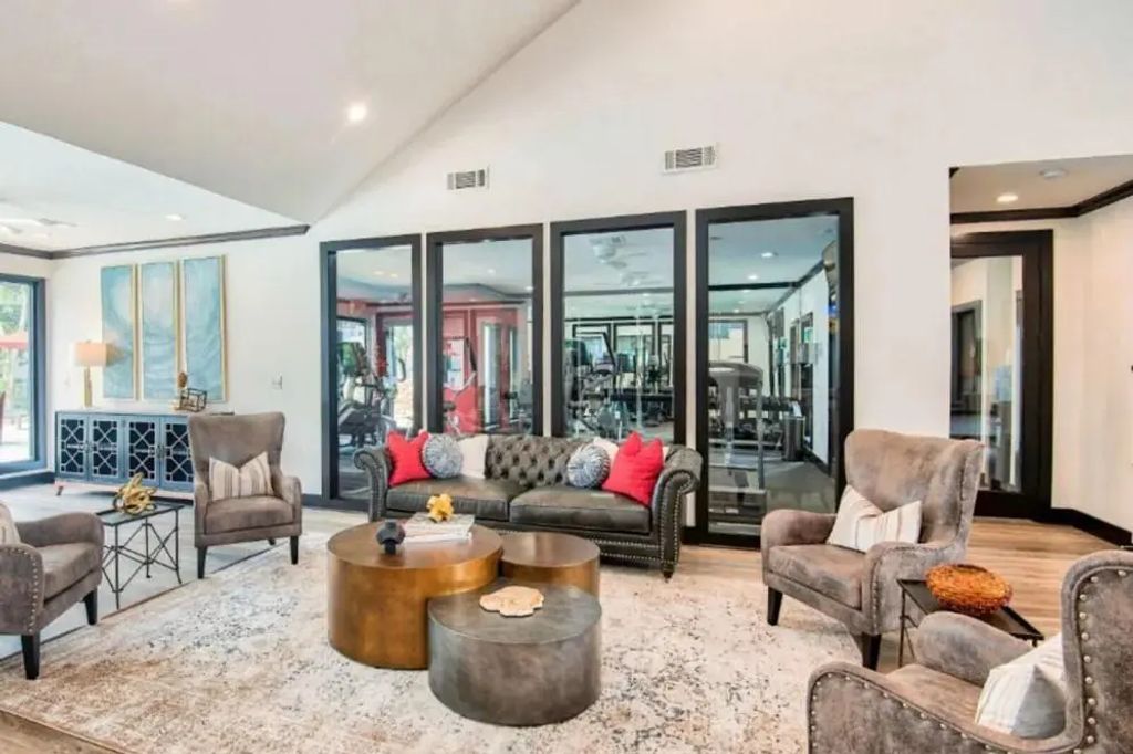 11220 West Road 421, Houston