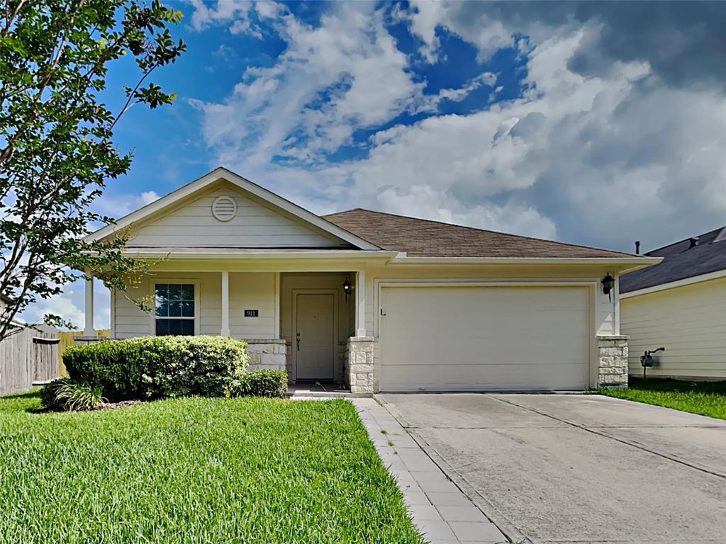 911 Lancaster Lake Drive, Houston