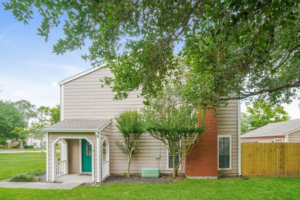 17263 Saturn Lane, Houston