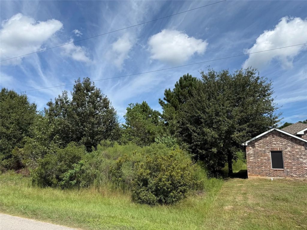 69 County Road 3404, Cleveland